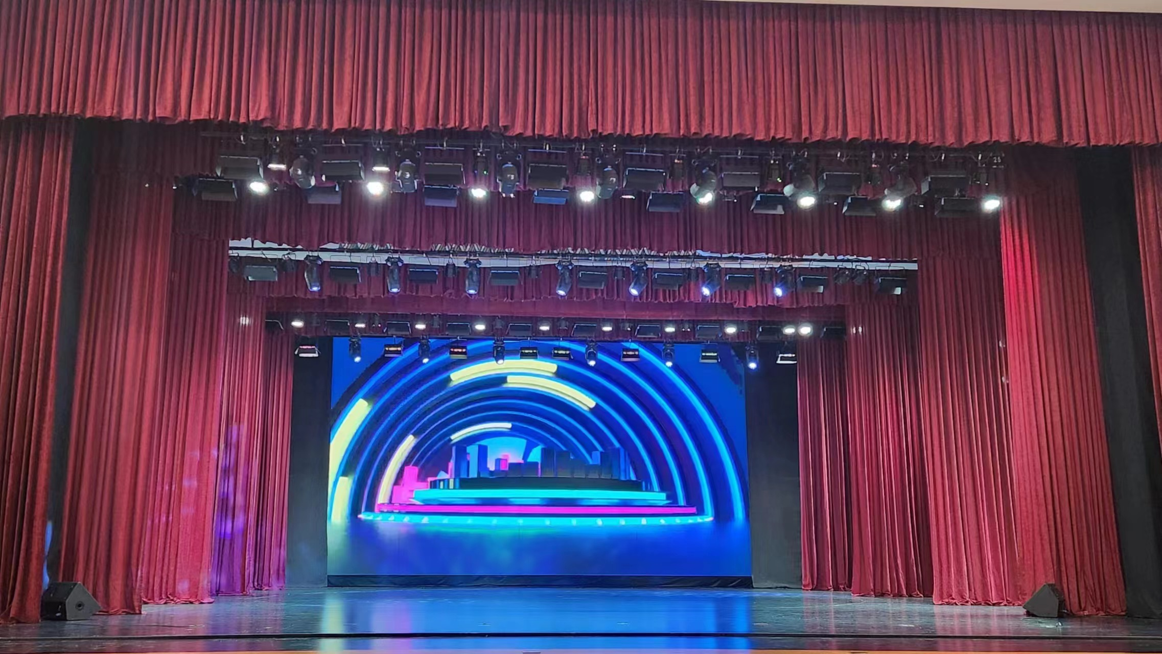 蒙古国 肯特会议中心剧院 舞台机械、灯光、音响、LED屏项目已顺利交付使用