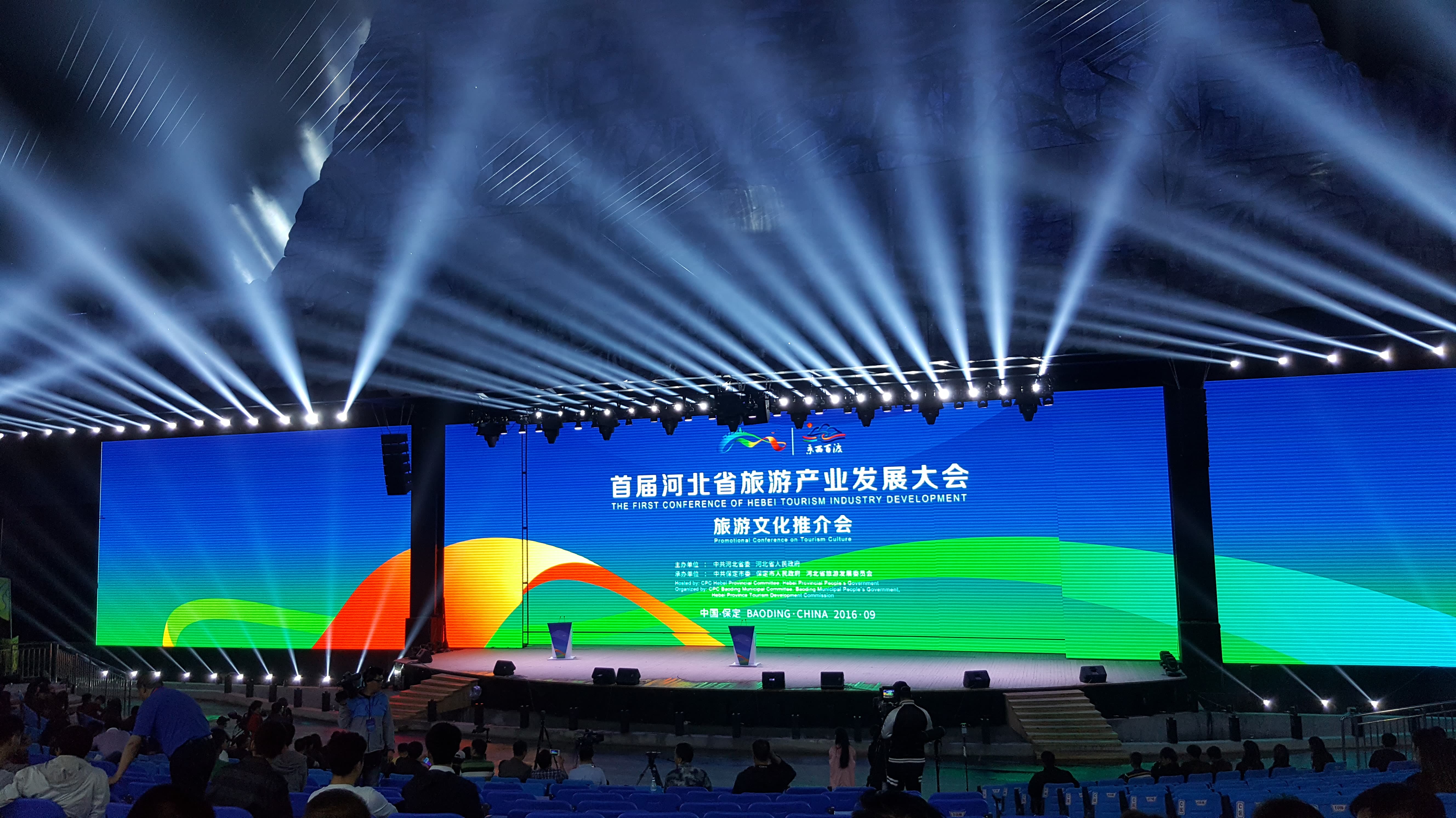 对开移动翻转LED屏7